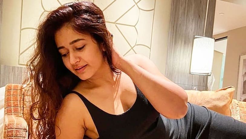 Accumulating likes for Poonam Bajwa's photos