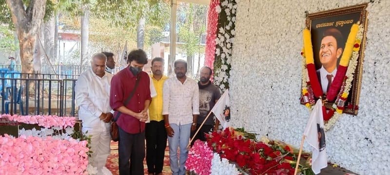Thalapathy Vijay Pay Respect to Puneet Rajkumar