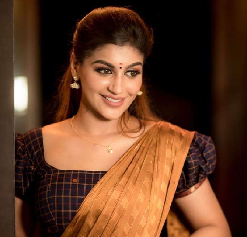Actress Yashika Anand Latest Photos