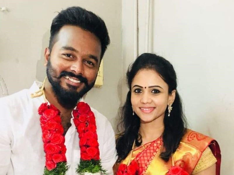 vj manimegalai-gift-to-hussain