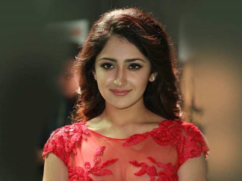 Actress sayyeshaa-in glamour-photo
