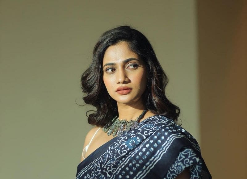 Actress Losliya Latest Photos