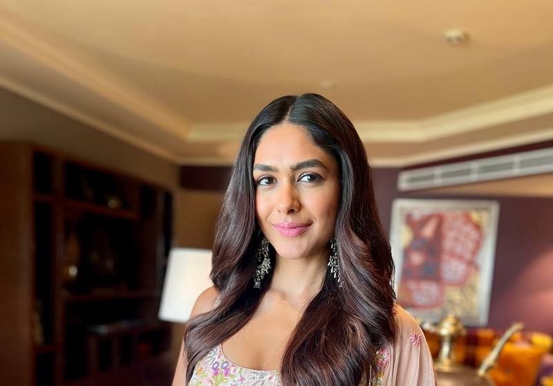 Actress Mrunal Thakur Latest Photos