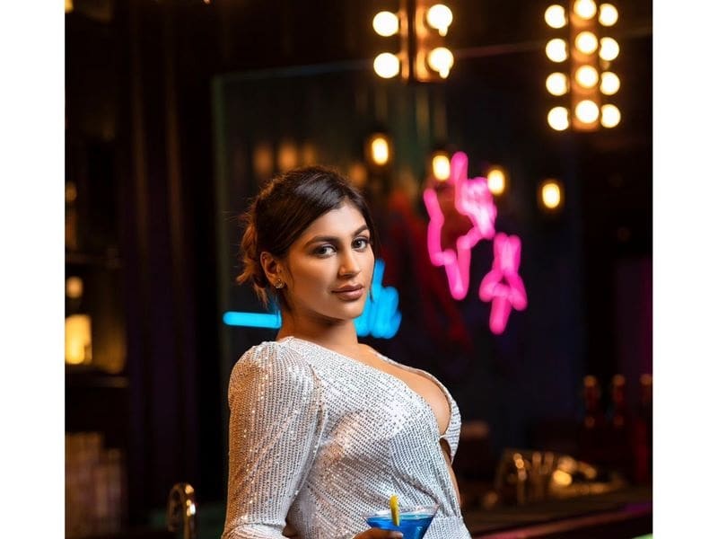 Actress YashikaAannand Latest Photos