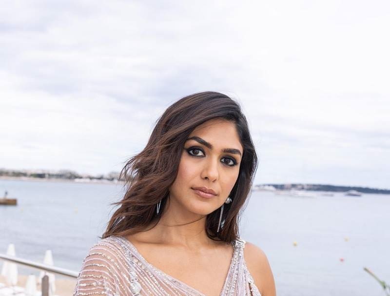 Actress Mrunal Thakur Latest Photos