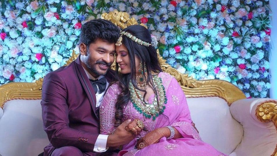 kanmani-naveen-blessed-with-girl-baby
