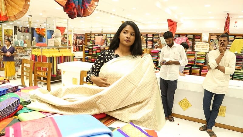 suntv sundari-serial-actress-in-velavan-stores