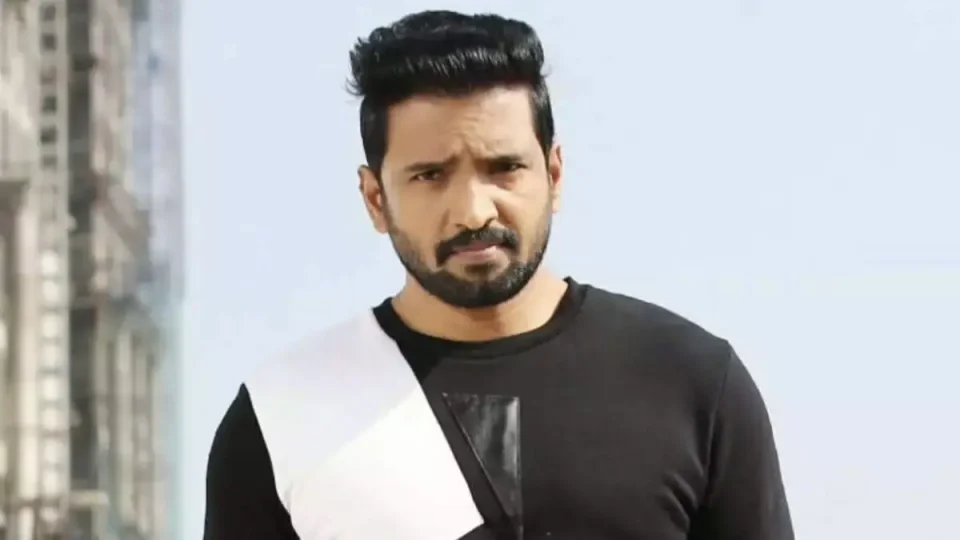santhanam latest post-goes-viral