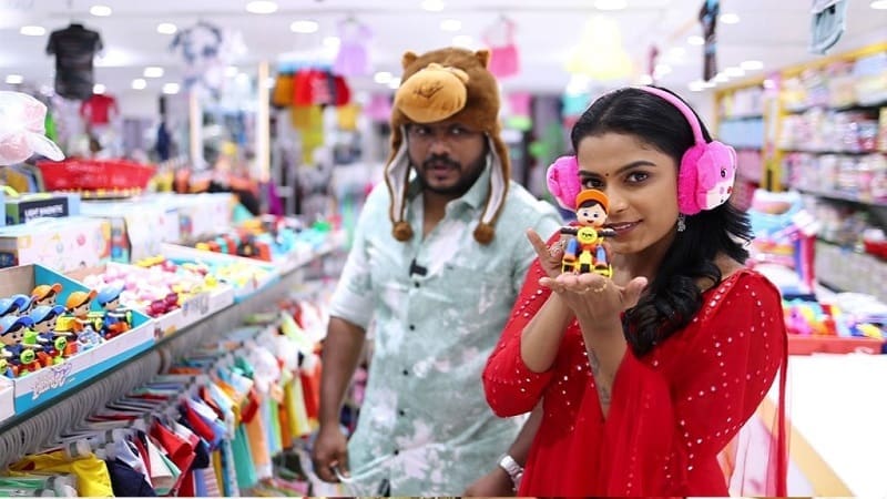 serial actress ashwini-aanandita-shopping-in-velavan-stores