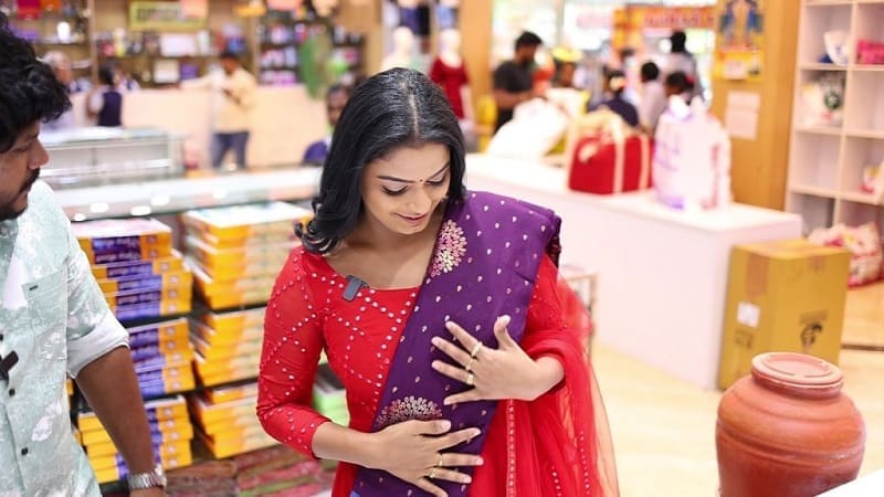 serial actress ashwini-aanandita-shopping-in-velavan-stores