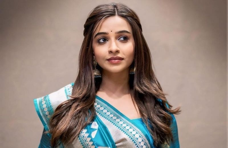 Actress DivyaGanesan Latest Photos