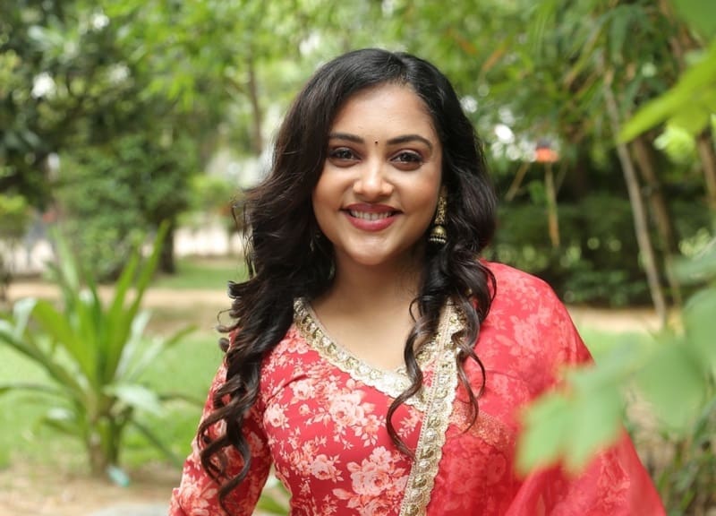 Actress Smruthi Venkat New Stills