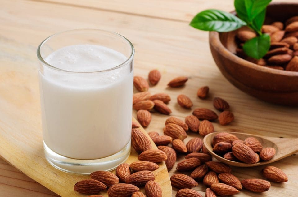 benifits drinking of almonds milk